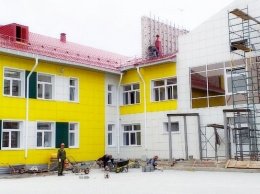 Виктор Томенко проверил, как достраивают школу в Усть-Волчихе