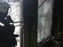 Более 50 человек эвакуировали при пожаре в Барнауле