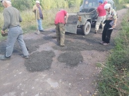 Кузбассовцы решили самостоятельно отремонтировать дороги