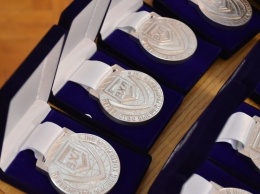 Заслуженные серебряные медали получила хоккейная команда «Чебоксары»