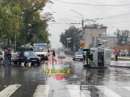 Машина «скорой помощи» перевернулась на рубцовском перекрестке после столкновения с иномаркой