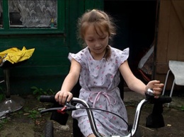 Амурской девочке с ДЦП купили «особенный» велосипед