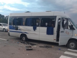 Радикалы расстреляли автобус с 22 пассажирами на Украине
