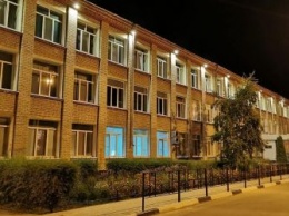 Школу №17 в Благовещенске украсили архитектурной подсветкой