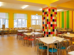 Бабура призвала небольшие школы перейти на одноразовую посуду