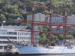 В порт Петропавловска-Камчатского зашел барк "Седов"