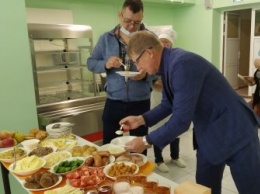 Родителей в Циолковском пригласили попробовать бесплатные завтраки школьников