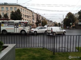 Массовое ДТП перекрыло трамвайные пути в Кемерове