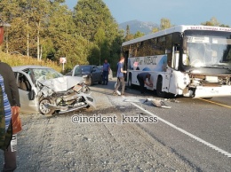 Рейсовый автобус попал в ДТП на кузбасской трассе