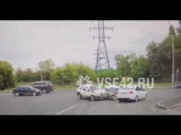 Серьезное ДТП в Кемерове попало на камеру