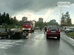 «Девятка» в смятку. Серьезная авария произошла на Карельском в Петрозаводске