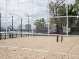 Площадку для пляжного волейбола обустроили на набережной Благовещенска