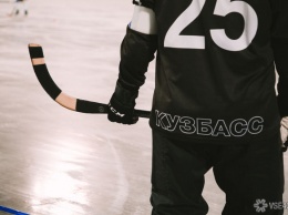 Игроки команды по хоккею с мячом "Кузбасс" подхватили коронавирус