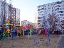 Во дворах Старооскольского городского округа продолжаются работы по благоустройству