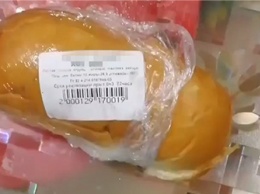 Хот-дог с плесневелой сосиской продали ребенку в Тынде