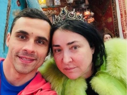 Хакеры взломали почту и соцсети мужа Лолиты Милявской