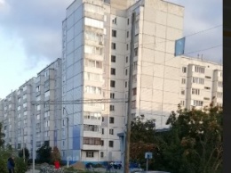 27-летний житель Барнаула погиб после падения с девятого этажа многоквартирного дома