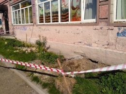 "Это опасно!": большие ямы напугали жителей кузбасского города