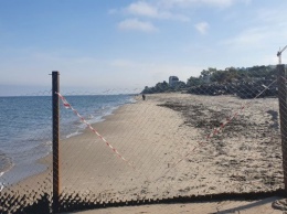 В Зеленоградске забором закрыли часть пляжа (фото)
