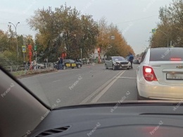 ДТП с такси ухудшило проезд по оживленной улице в Кемерове