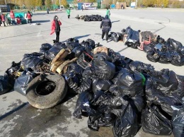 В Нижневартовске очистили территорию Комсомольского озера