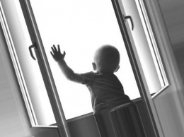 В Ижевске из окна выпал ребенок