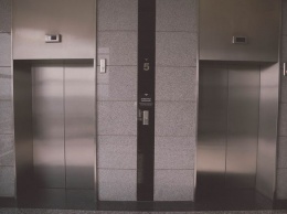 Лифт со студентами "упал и застрял" в столичном ВУЗе