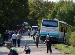 УМВД: в попавшем в ДТП автобусе находились 14 человек