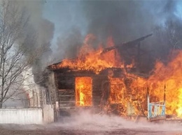 Под утро в Приамурье загорелись сразу три частных дома