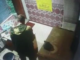 Работник автосервиса в Благовещенске попался на краже из сейфа