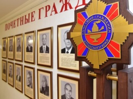 Галерея Почетных граждан Алтайского края пополнилась двумя портретами