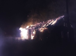 В Олонецком районе ночью сгорел деревянный дом