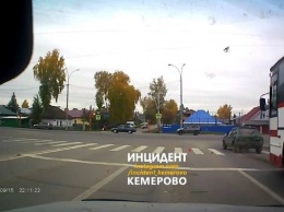 Автобус врезался в легковой автомобиль в Кемерове