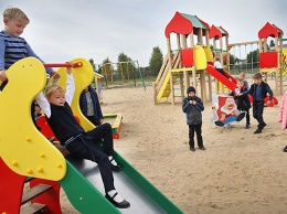 Детская площадка за миллион рублей появилась в Курочкино