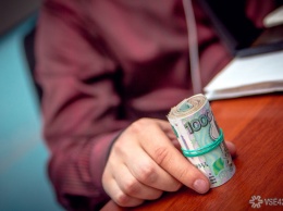 Пенсионерка украла более 10 000 рублей из банка в Биробиджане