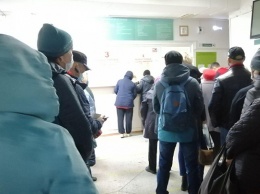 В больницах Барнаула скапливаются гигантские очереди