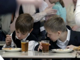 В Нижневартовске учащиеся обнаружили в школьном обеде червяка