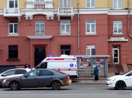 Медики госпитализировали пенсионерку с остановки в Кемерове