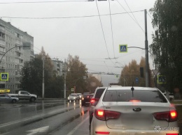 Неработающий светофор спровоцировал крупную пробку в Кемерове
