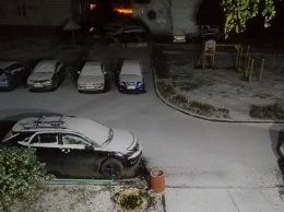 Первый снег выпал в Барнауле. В соцсетях поздравляют с Днем жестянщика