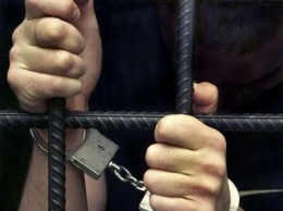 В Сургуте мужчина, который чуть не выбросил внука из окна пятого этажа, может сесть в тюрьму на 7 лет