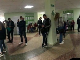 В поликлинике Белгорода начинают занимать очередь к врачу в 7 утра