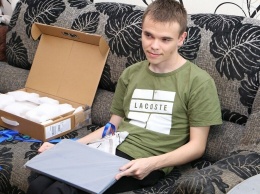 Юноше - инвалиду из Старого Оскола подарили ноутбук и возможность поступить в институт
