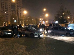 В Белгороде ночью разборки возле ресторана закончились ранениями