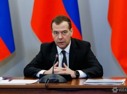 Медведев выступил за продолжение обсуждения идеи об уменьшении рабочей недели в России