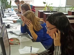 Алдтайских студентов подключили к работе в волонтерском кол-центре