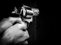 Неизвестные с оружием украли у мужчины десятки миллионов рублей в Екатеринбурге