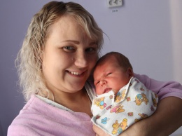 Барнаульская семья отметила День матери выпиской из роддома