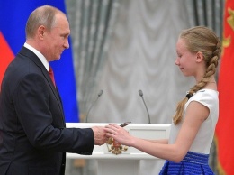 Сахалинка получит паспорт на торжественном вручении в Москве