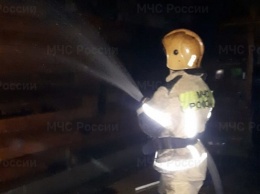 Огнеборцы успели вынести из загоревшегося дома в Барнауле четыре баллона